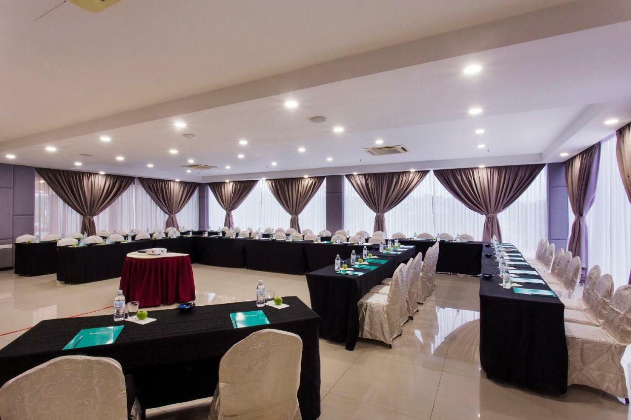 Amansari Hotel Nusajaya Нусаджайя Экстерьер фото